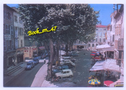 Delcampe - {105046} 83 Var Brignoles, La Place Du Carami ; Animée, Citroën 2cv Ami6 DS, Panhard, Renault 4L - Brignoles