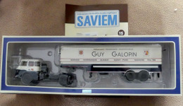 Delcampe - PAT14950 CAMION SAVIEM  JL 20 SEMI REMORQUE FRIGORIFIQUE GUY GALOPIN - Autocarri