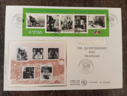 Delcampe - 2002 " VIE QUOTIDIENNE " Sur Enveloppe 1er Jour Grand Format N°tée Sur Soie N° YT 3519 à 33523 Parfait état. FDC - 2000-2009