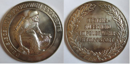 Delcampe - Medaille RDA En Bronze Le Vainqueur Du Relais Des Pompiers - Compétition De District Des Pompiers - Andere & Zonder Classificatie