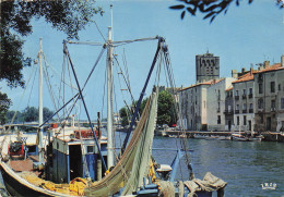 Delcampe - 34 AGDE LE PORT ET LA CATHEDRALE - Agde