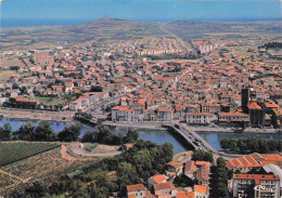 Delcampe - 34 AGDE VUE AERIENNE DE LA VILLE AU BORD DE L HERAULT AU FOND LE MONT - Agde