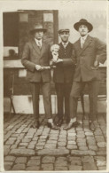 Delcampe - SOUVENIR De La Fête à La Préalle En 1927. Carte-photo D'une Bande De Copains. - Herstal