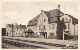 Delcampe - B323 Sweden Ed Jarnvagsstationen Jarnvagshotellet Train Station RPPC Postcard - Schweden