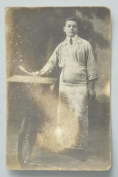 Delcampe - Carte Photo Livreur Ou Marchand Ambulant Boucherie Perraudin Montreuil - R GUILLEMINOT Boespflug Et Cie Paris - Händler