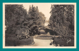 Delcampe - 86 Chatellerault Le Jardin Public ( écrite Le 7 Décembre 1949 ) - Chatellerault