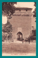 Delcampe - 38 Cremieu La Porte De Lyon ( Femme, Enfant, Poussette ) - Crémieu