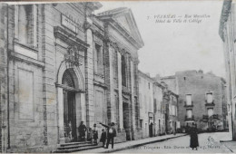 Delcampe - Cpa Pezenas Rue Massillon Hôtel De Ville Et Collège - RIT18 - Pezenas
