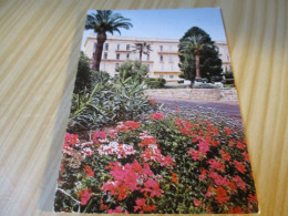 Delcampe - Hyères (83).Maison Châteaubriand - Centre De Rééducation Fonctionnelle. - Hyeres
