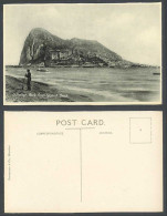 Delcampe - Gibraltar Old Postcard Rock From Spanish Beach Boats, Soldier Or Guard With Guns - Gibraltar