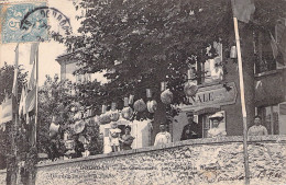 Delcampe - DOURDAN --La Gendarmerie ,le Jour De La Fête Nationale - Dourdan