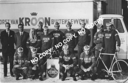 Delcampe - CARTE CYCLISME GROUPE TEAM KROON 1971 ( FORMAT 9 X 14 ) - Radsport