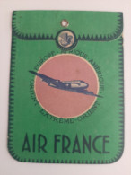 Delcampe - Ancienne étiquette Cartonnée Pour Bagage De Cabine Air France Représentant Une Pochette De Voyage - Vers 1940-1950 - Reclame