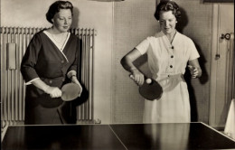 Delcampe - CPA Soestdijk, Princesse Beatrix Der Niederlande Und Irene Beim Tischtennis 1958 - Königshäuser