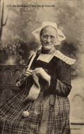 Delcampe - CPA Bretagne, Frau Beim Stricken, Tracht - Kostums