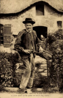 Delcampe - CPA Normandie, Mann In Tracht, Wohnhaus - Kostums