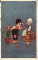 Delcampe - Artiste CPA Colombo, E., Kinder In Niederländischen Trachten, Tulpen - Sonstige & Ohne Zuordnung