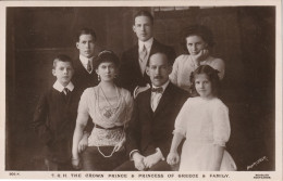 Delcampe - Carte Postale Beagles & Co Vierge 0305 K  : The Crown Prince & Princess Of Greece & Family - Königshäuser