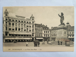 Delcampe - DUNKERQUE La Place Jean-Bart - Hotel Restaurant Des Arcades - Pharmacie Centrale Bandagisterie Carte Postale - Dunkerque