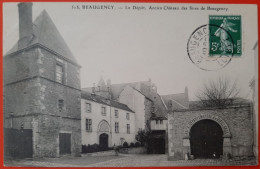 Delcampe - 45 - BEAUGENCY - Le Dépot  Ancien Chateau Des Sires De Beaugency - Beaugency