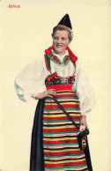 Delcampe - Raettvik Sweden Tracht Volkstracht Frau Kopfbedeckung Schuerze - Schweden