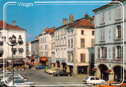 Delcampe - Carte Postale 88. Epinal Place Des Vosges  Voitures Très Beau Plan - Epinal