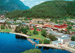 Delcampe - Fagernes Norge Fliegeraufnahme See Hafen Industriegebaeude Hotel Waldhuegel Boot - Norwegen