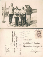 Delcampe - Postcard Brünn Brno Gruppe Beim Schneewandern - Fotokarte 1950 - Repubblica Ceca