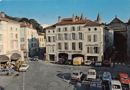 Delcampe - Carte Postale 88. Epinal Place Des Vosges  Voitures  Très Beau Plan - Epinal