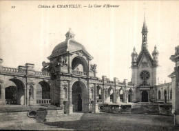Delcampe - CPA Chateau De Chantilly La Cour D'Honneur - Chantilly