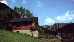 Delcampe - CPSM Un Joli Chalet De Montagne Au Fond La Chaine Du Sancy - La Bourboule