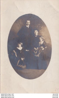 Delcampe - L11-49) SAUMUR - CARTE PHOTO - PHOTO COLLET - HABITANTS -  FAMILLE AVEC ENFANTS - ( 3 SCANS ) - Saumur