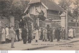 Delcampe - 94) CACHAN - ECOLE SPECIALE DES TRAVAUX PUBLICS - L'ENTREE DE L' ECOLE - ANIMATION - EN 1924 - ( 2 SCANS ) - Cachan
