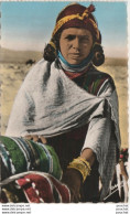 Delcampe - ALGERIE - SCENES ET TYPES - FEMME DU SUD A DOS DE CHAMEAU - COULEURS  - 2 SCANS - Frauen