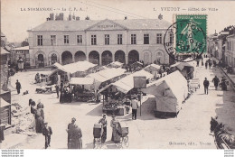 Delcampe - L35-76) YVETOT - HOTEL DE VILLE  - ANIMATION - JOUR DE MARCHE - ETALS - EN 1907 - Yvetot