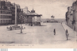 Delcampe - L16-50) CHERBOURG - LA PLACE D ' ARMES - ANIMEE - EN  1909 -  ( 2 SCANS ) - Cherbourg