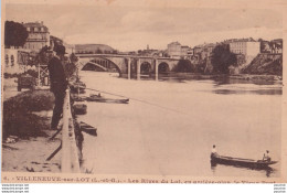 Delcampe - 47) VILLENEUVE SUR LOT - LES RIVES DU LOT EN ARRIERE PLAN LE VIEUX PONT - ANIMATION - PECHEUR - EN F. M. 1945 - 2 SCANS - Villeneuve Sur Lot