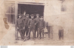 Delcampe - L20- 47) AGEN - CARTE PHOTO BALISTAI - ATELIER AVEC OUVRIERS - ( 2 SCANS ) - Agen