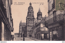 Delcampe - L8-27) EVREUX - LA RUE CH. CORBEAU  ET LA CATHEDRALE - Evreux