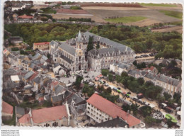 Delcampe - L21-36) ISSOUDUN - INDRE - VUE AERIENNE - BASILIQUE NOTRE DAME DU SACRE COEUR - OPERATEAUR M. ROUSSEL  - ( 2 SCANS ) - Issoudun