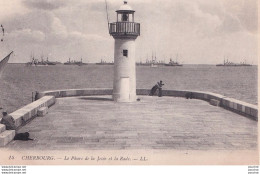 Delcampe - L15-50) CHERBOURG - LE PHARE DE LA JETEE  ET LA RADE  - ( 2 SCANS ) - Cherbourg