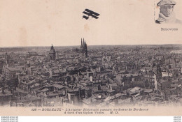 Delcampe - L18-33) BORDEAUX - L ' AVIATEUR BIELOVUCIE PASSANT  AU DESSUS DE BORDEAUX A BORD D UN BIPLAN VOISIN - ( 2 SCANS ) - Bordeaux