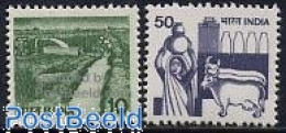 Delcampe - India 1982 Definitives 2v, Mint NH, Nature - Cattle - Water, Dams & Falls - Neufs