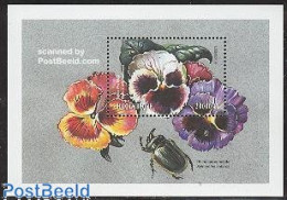 Delcampe - Mozambique 1999 Amor Perfeito S/s, Mint NH, Nature - Flowers & Plants - Insects - Mozambique