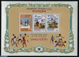 Delcampe - Bangladesh 1979 Int. Year Of The Child S/s, Mint NH, Sport - Various - Kiting - Toys & Children's Games - Year Of The .. - Bangladesch