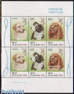 Delcampe - New Zealand 1982 Health, Dogs M/s, Mint NH, Nature - Dogs - Ungebraucht