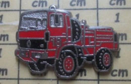 Delcampe - Pin513i   PETIT CAMION ROUGE DE POMPIERS Par Y DELSART - Pompiers