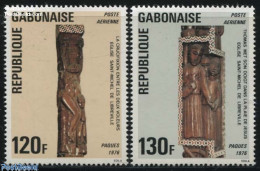 Delcampe - Gabon 1976 Easter, Wood Curving 2v, Mint NH, Religion - Religion - Nuovi