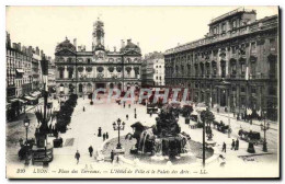 Delcampe - CPA Lyon Place Des Terreaux L'Hotel De Ville Et Le Palais Des Arts - Lyon 1