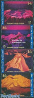 Delcampe - United Nations, New York 2002 Int. Mountain Year 4v [+] Or [:::], Mint NH, Sport - Mountains & Mountain Climbing - Escalada